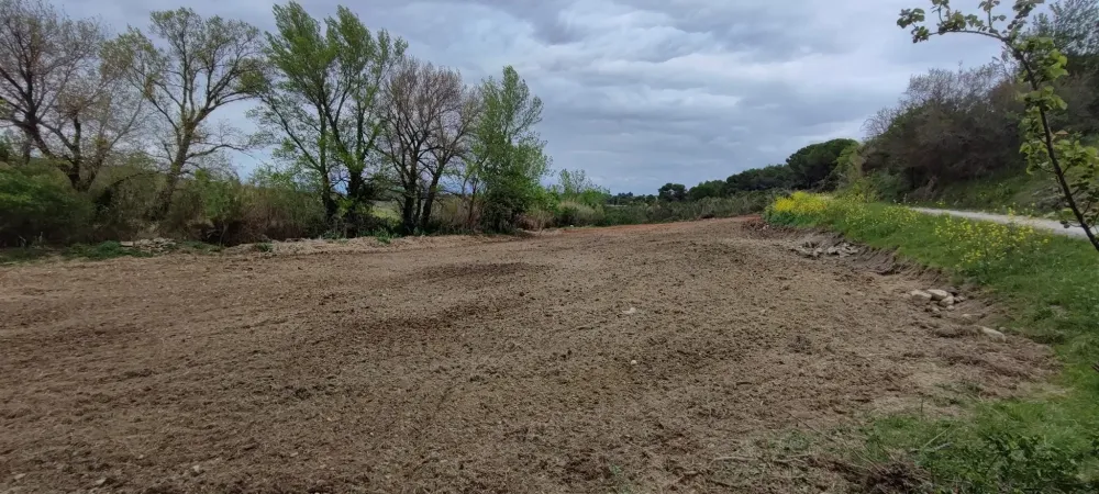 Nivellement de terrain près de Barbaira